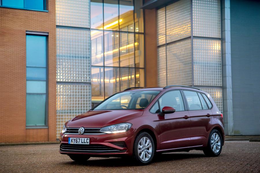  Volkswagen Golf SV SE 2018 года  (UK) (фото 17 из 28)